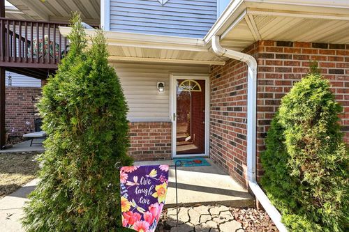 8-200 W Aspen Court, Oak Creek, WI, 53154 | Card Image