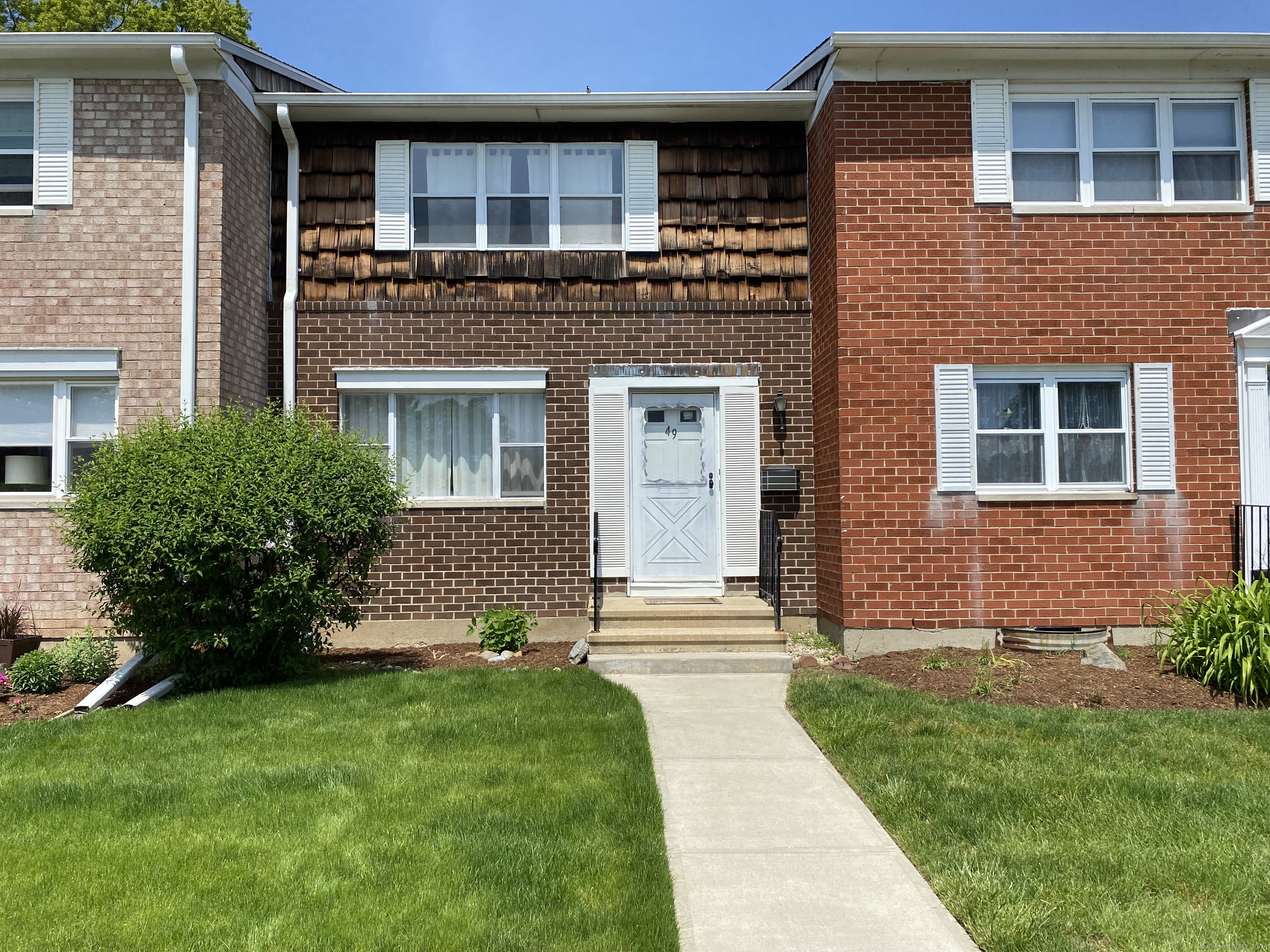 Shea Ave, Milford, CT 06460