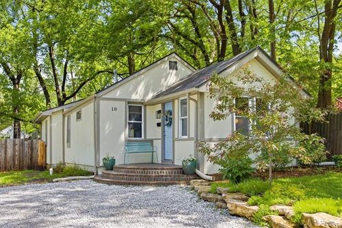 10 82nd Ter, Kansas City, MO, 64114-2470 | Card Image