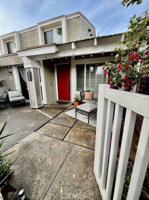 25729 Tournament Rd, Valencia, CA, 91355-2322 | Card Image