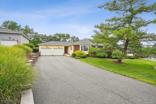 1-110 Brandywyne Dr, Florham Park, NJ, 07932-2849 | Card Image