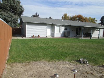 2052 Nw 2nd Avenue, House other with 3 bedrooms, 2 bathrooms and 2 parking in Ontario OR | Image 2