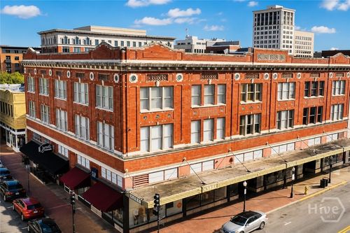 202-122 W Broughton St, savannah, GA, 31401-3212 | Card Image