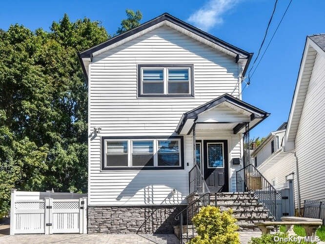 Valley Rd, Port Washington, NY 11050