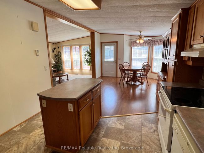 49 Cherokee Lane, Home with 2 bedrooms, 1 bathrooms and 2 parking in Goderich ON | Image 11