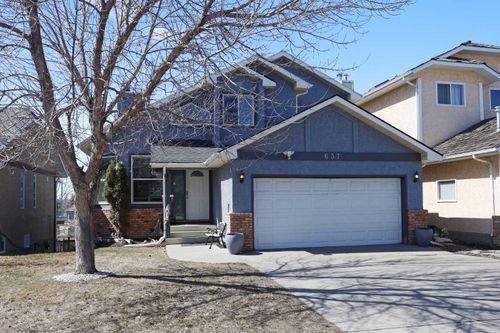 637 Woodbine Boulevard Sw, Home with 4 bedrooms, 3 bathrooms and 5 parking in Calgary AB | Card Image