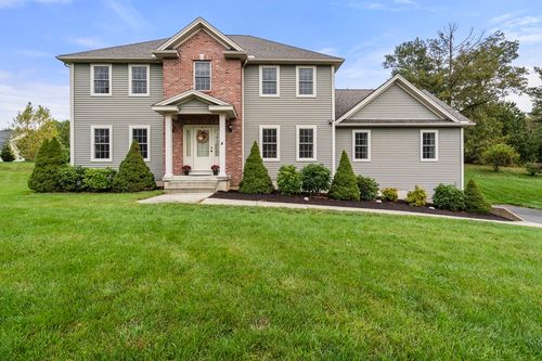 4 Lauren Ln, Southwick, MA, 01077-9582 | Card Image