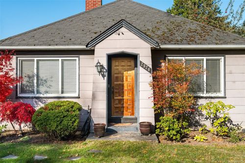 2926 Colquitz Ave, Victoria, BC, V9A2M3 | Card Image