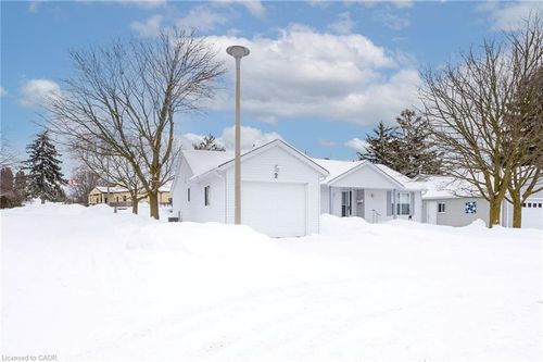 2 Riverview Pl, New Hamburg, ON, N3A2E8 | Card Image