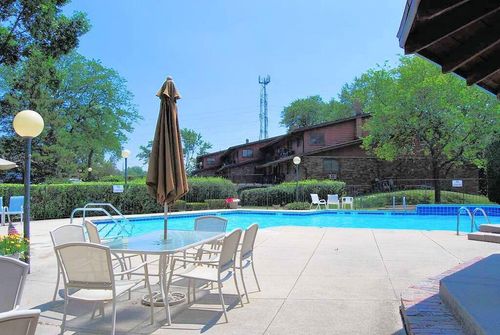 5-8510 W Waterford Avenue, Greenfield, WI, 53228 | Card Image