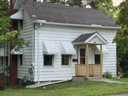 907 Bristol St, Adrian, MI, 49221-2412 | Card Image