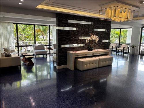 402-4301 Collins Avenue, Miami Beach, FL, 33140 | Card Image