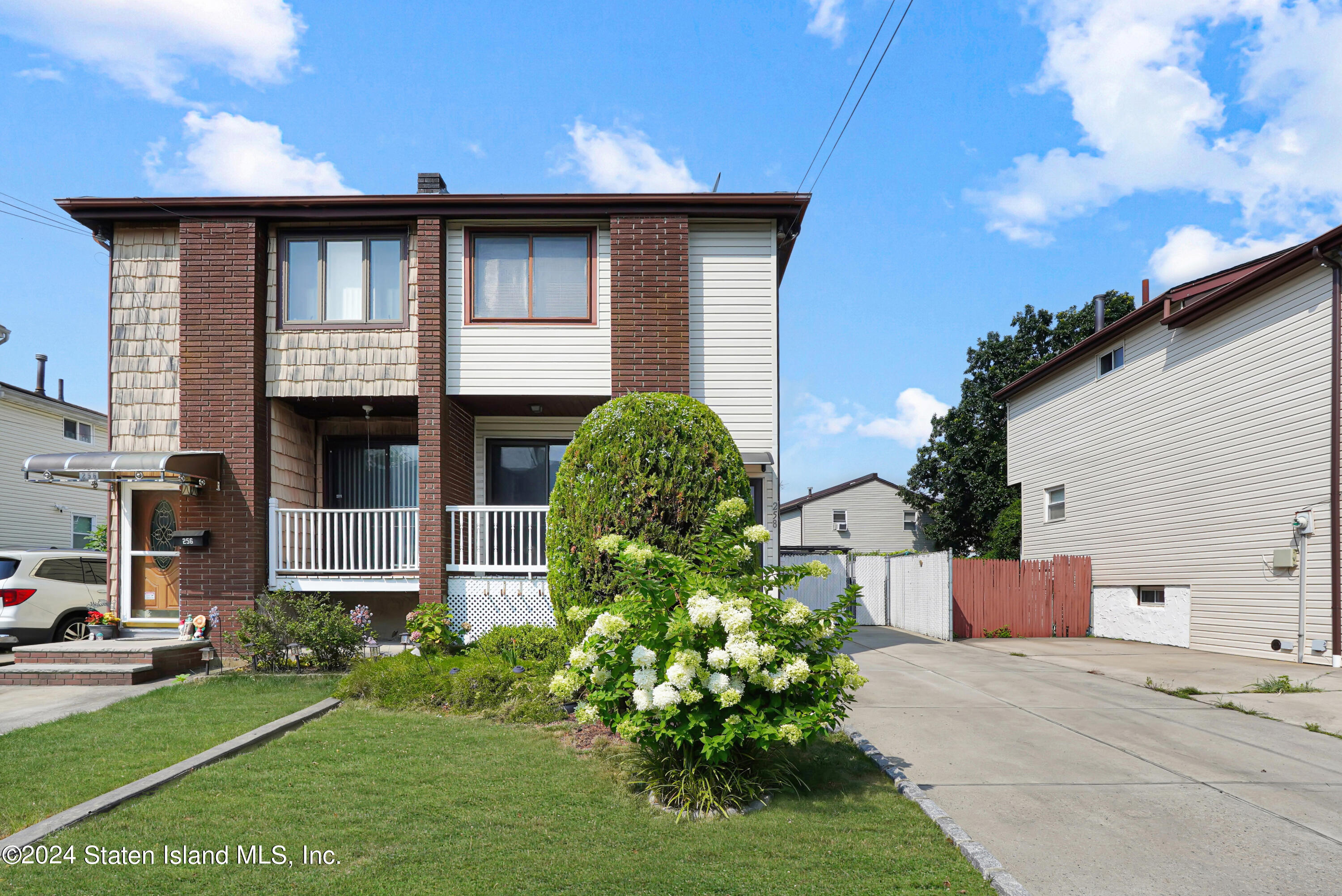 Giffords Ln, Staten Island, NY 10308