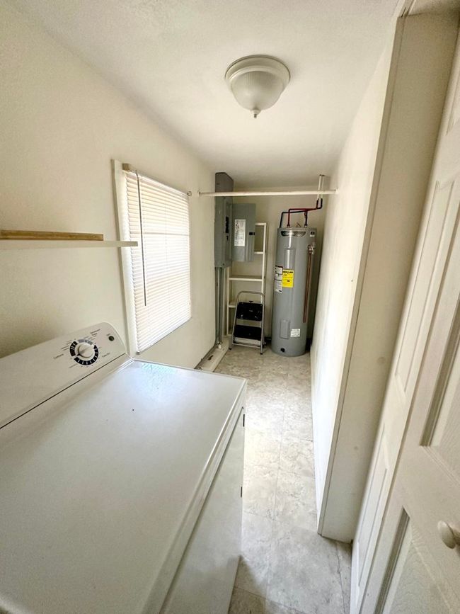 228 Main St, Home with 3 bedrooms, 2 bathrooms and null parking in Hinton WV | Image 14