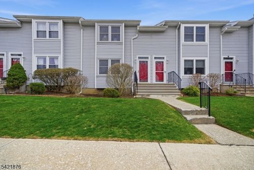 28 Village Dr, Hamburg, NJ, 07419-1100 | Card Image