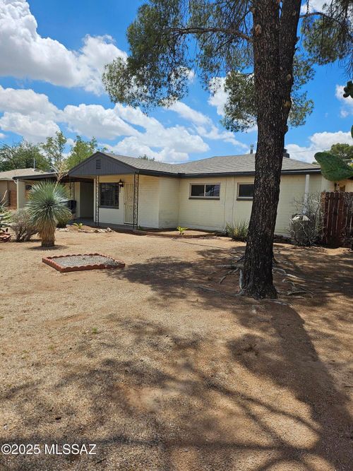 5312 E Peach St, Tucson, AZ, 85712-3626 | Card Image