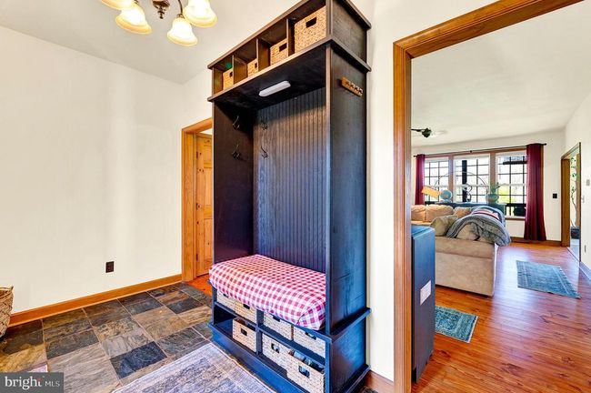 1058 Marsh Hawk Way, House other with 4 bedrooms, 4 bathrooms and null parking in Shepherdstown WV | Image 9