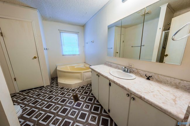 Features garden tub and separate shower | Image 31