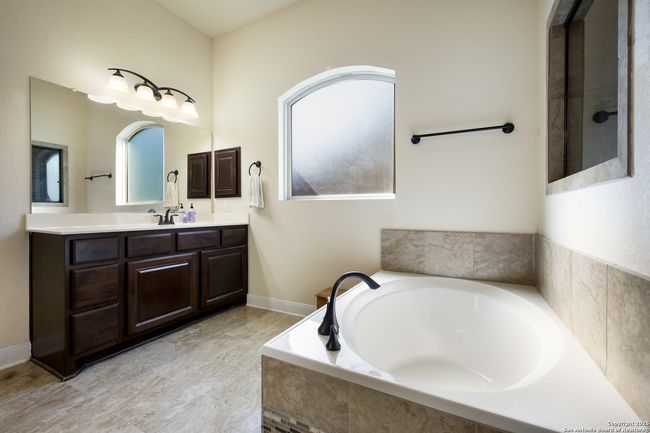430 Montessa Park, House other with 4 bedrooms, 4 bathrooms and null parking in San Antonio TX | Image 10