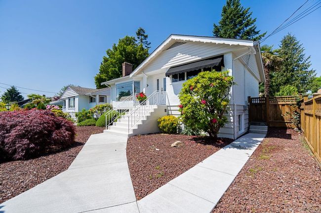 1061 Seventh Avenue, House other with 4 bedrooms, 2 bathrooms and 2 parking in New Westminster BC | Image 3