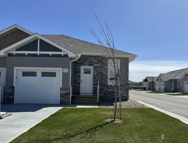 3 - 14 Riverford Close W, Home with 1 bedrooms, 1 bathrooms and 2 parking in Lethbridge AB | Image 1