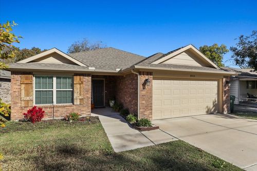 8410 Sussex St, White Settlement, TX, 76108-2727 | Card Image
