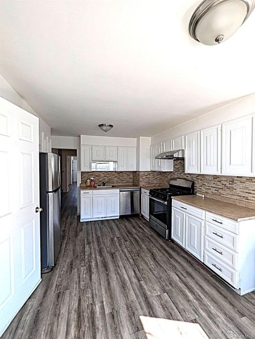 75 Furmanville Ave, Middle Village, NY, 11379 | Card Image