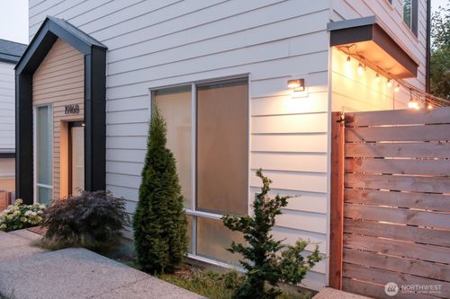 b-1916 18th Ave S, Seattle, WA, 98144-4322 | Card Image