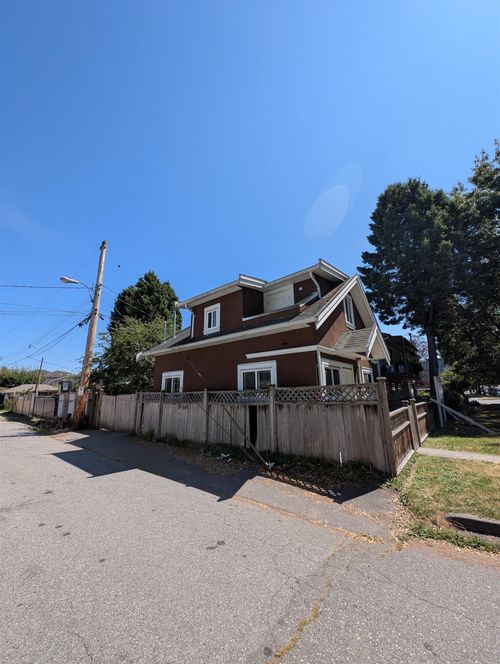 6388 Elliott St, Vancouver, BC, V5S2M4 | Card Image
