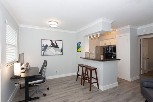 apt-232-2401 Manor Rd, Austin, TX, 78722-2014 | Card Image