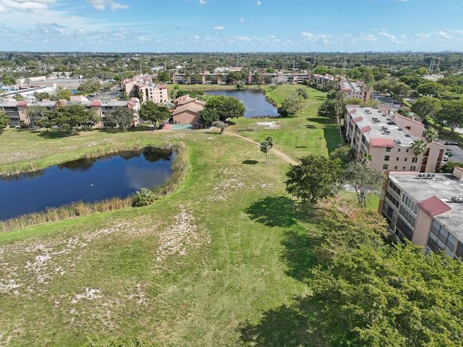 APT-301 - 7300 Lake Circle Dr, Condo with 2 bedrooms, 2 bathrooms and null parking in Margate FL | Image 37