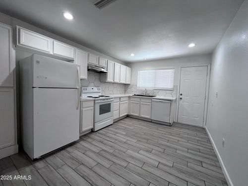 2-3302 W Loma Ln, Phoenix, AZ, 85051-6144 | Card Image