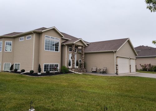 5002 45th Ave S, Fargo, ND, 58104-4365 | Card Image