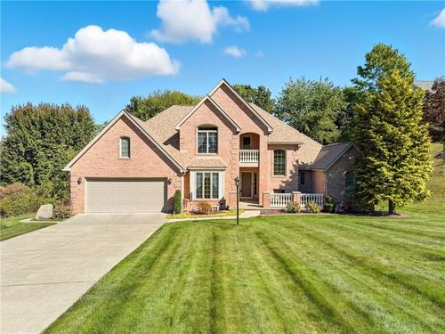 2431 Woodland Hills Dr, New Castle, PA, 16101-5571 | Card Image