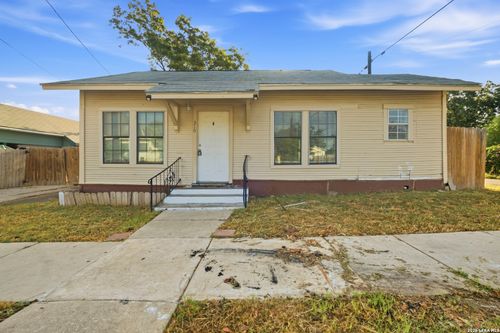 310 S Las Moras St, San Antonio, TX, 78207-3918 | Card Image