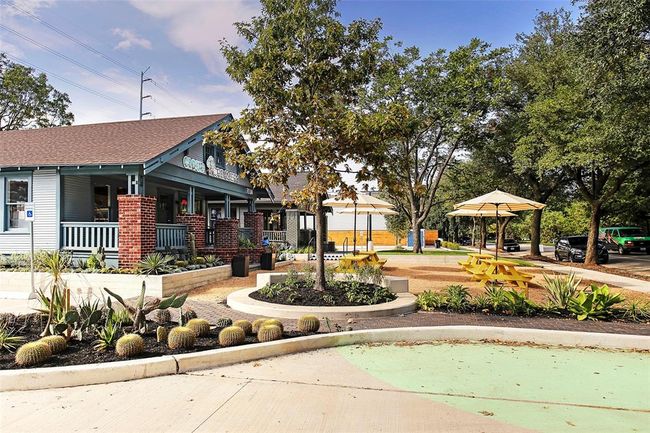The stores and restaurants on 7th and Yale are a short bike ride away. | Image 47