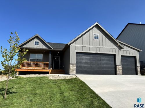 2608 S Copper Creek Ave, Sioux Falls, SD, 57110 | Card Image