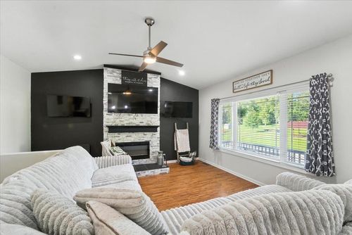 127 Doyle Dr, Evansdale, IA, 50707-1751 | Card Image