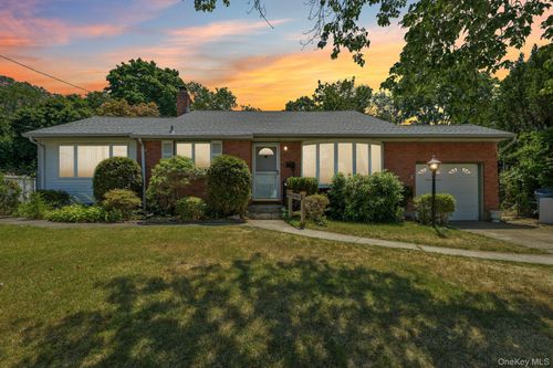 24 Oakley Drive, Huntington, NY, 11746 | Card Image