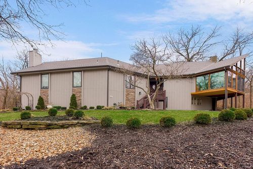 196 Hillcrest Rd W, Lake Quivira, KS, 66217-8730 | Card Image