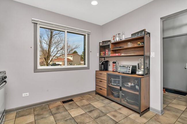 1 Red Wing Ct, House other with 4 bedrooms, 2 bathrooms and 2 parking in Woodridge IL | Image 8
