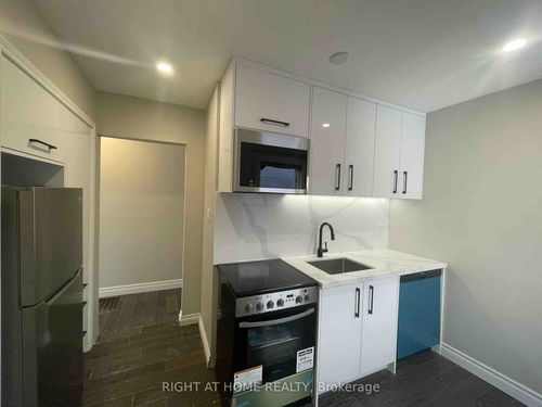 101-495 Salem Ave, Toronto, ON, M6H3C9 | Card Image