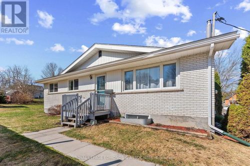 498 Estelle Street, Pembroke, ON, K8A3G8 | Card Image