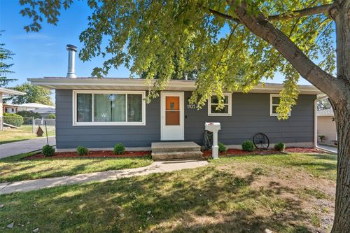 1105 S 15th St, Marion, IA, 52302-5208 | Card Image