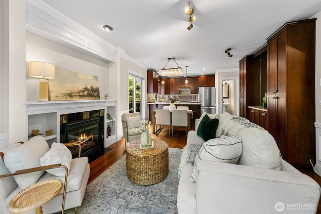 4314 Linden Ave N, Townhouse with 3 bedrooms, 4 bathrooms and 1 parking in Seattle WA | Image 9