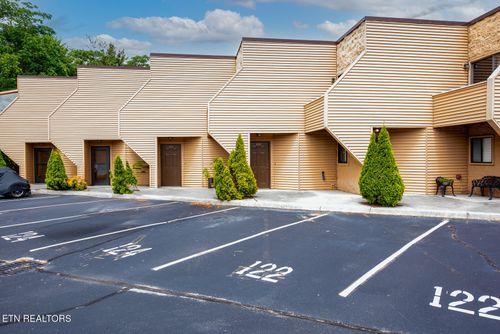 124 Olympia Dr, Alcoa, TN, 37701-2673 | Card Image