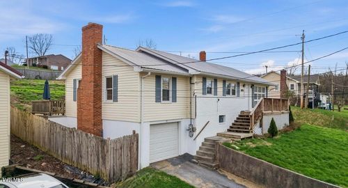 200 Independence Ave, Mount Carmel, TN, 37645-3957 | Card Image