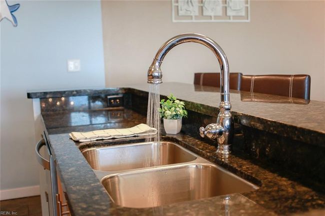 APT-432B - 3738 Sandpiper Rd, House attached with 4 bedrooms, 3 bathrooms and null parking in Virginia Beach VA | Image 16