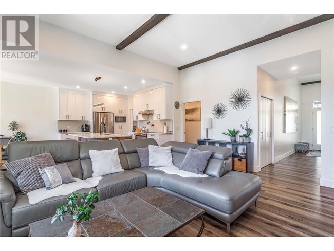2737 Cedar Ridge St, House other with 2 bedrooms, 2 bathrooms and 4 parking in Lumby BC | Image 10