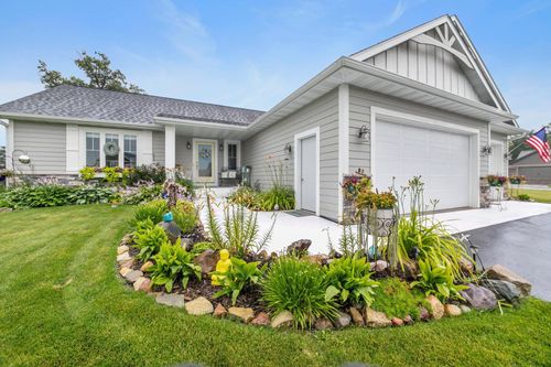 404 Westwood Dr, River Falls, WI, 54022-7520 | Card Image